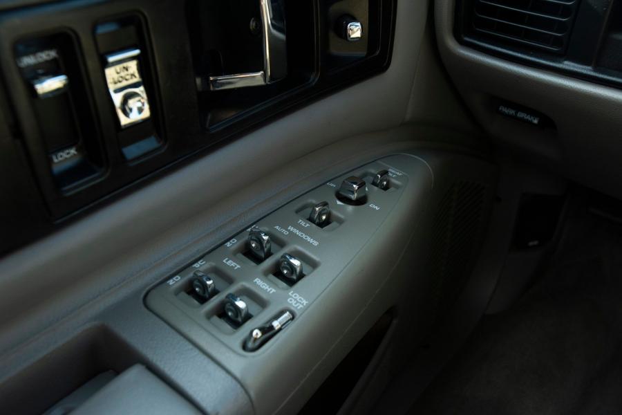 Детали интерьера Chevrolet Impala SS 1996 года  (фото 66 из 99)